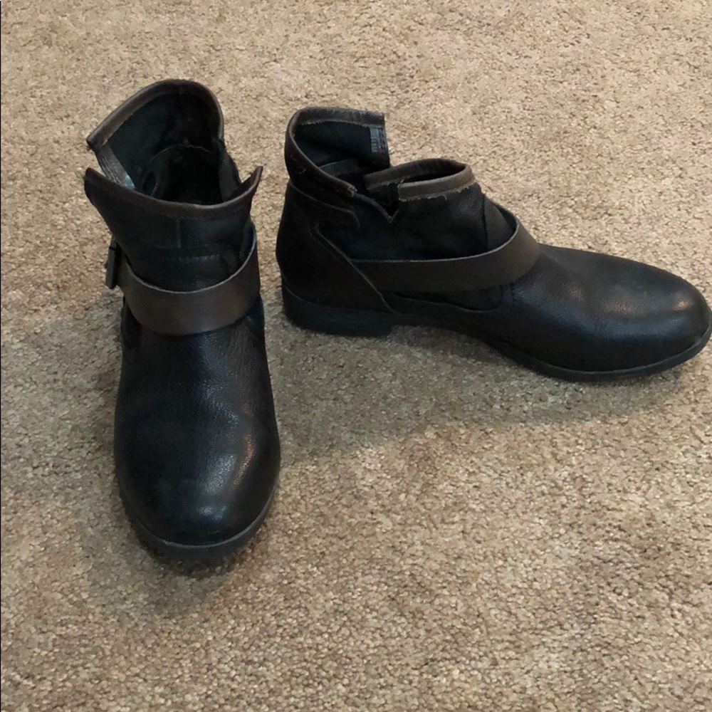 BCBG black and brown booties